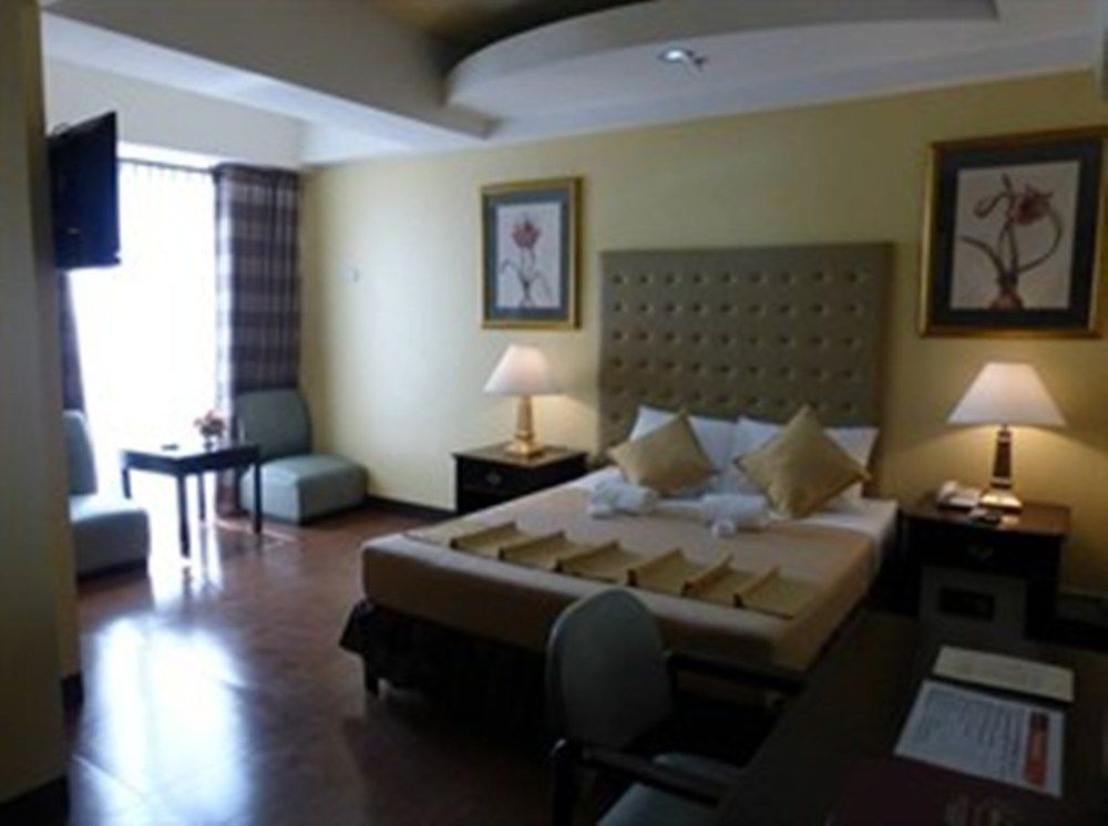 Silver Oaks Suites & Hotel Manila Bagian luar foto