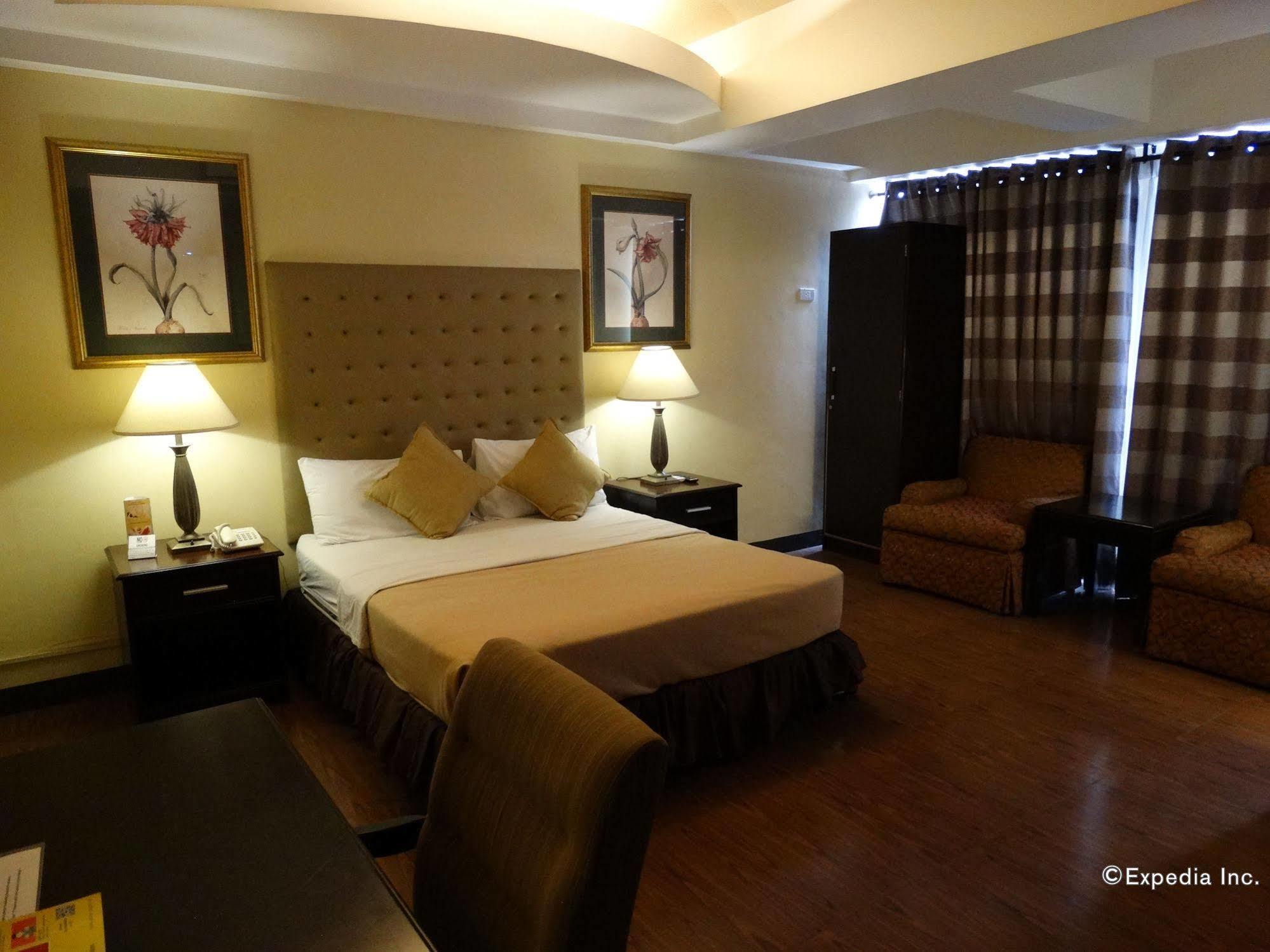 Silver Oaks Suites & Hotel Manila Bagian luar foto