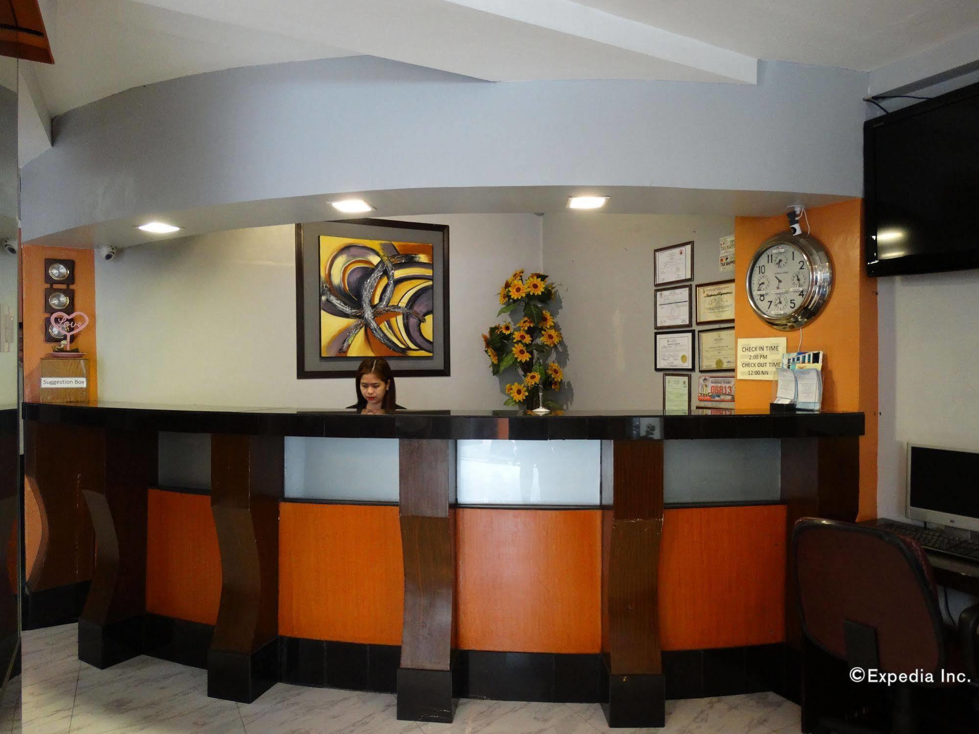 Silver Oaks Suites & Hotel Manila Bagian luar foto