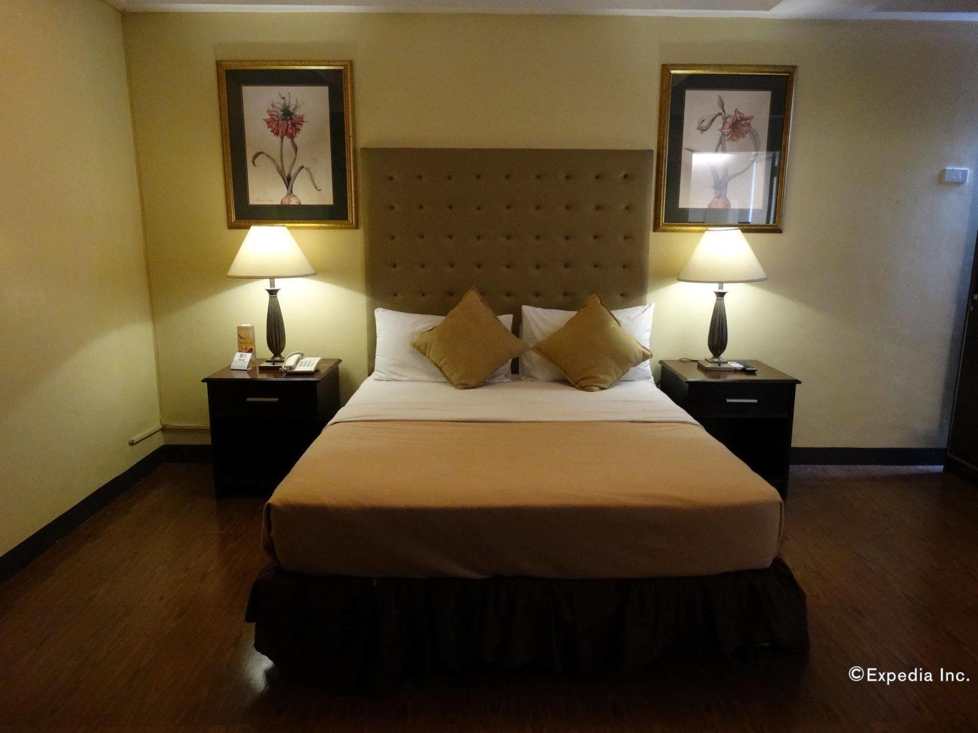 Silver Oaks Suites & Hotel Manila Bagian luar foto