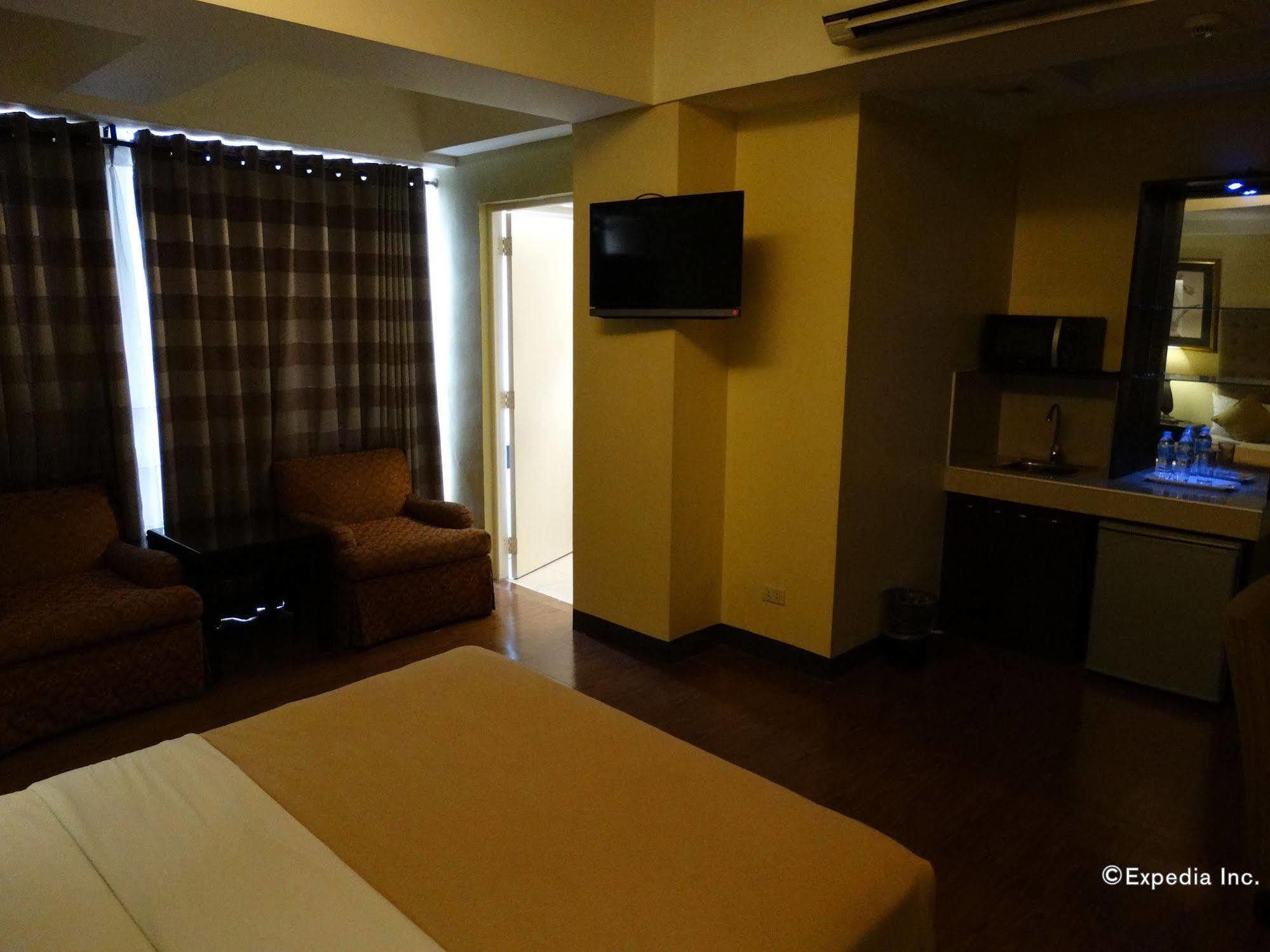 Silver Oaks Suites & Hotel Manila Bagian luar foto