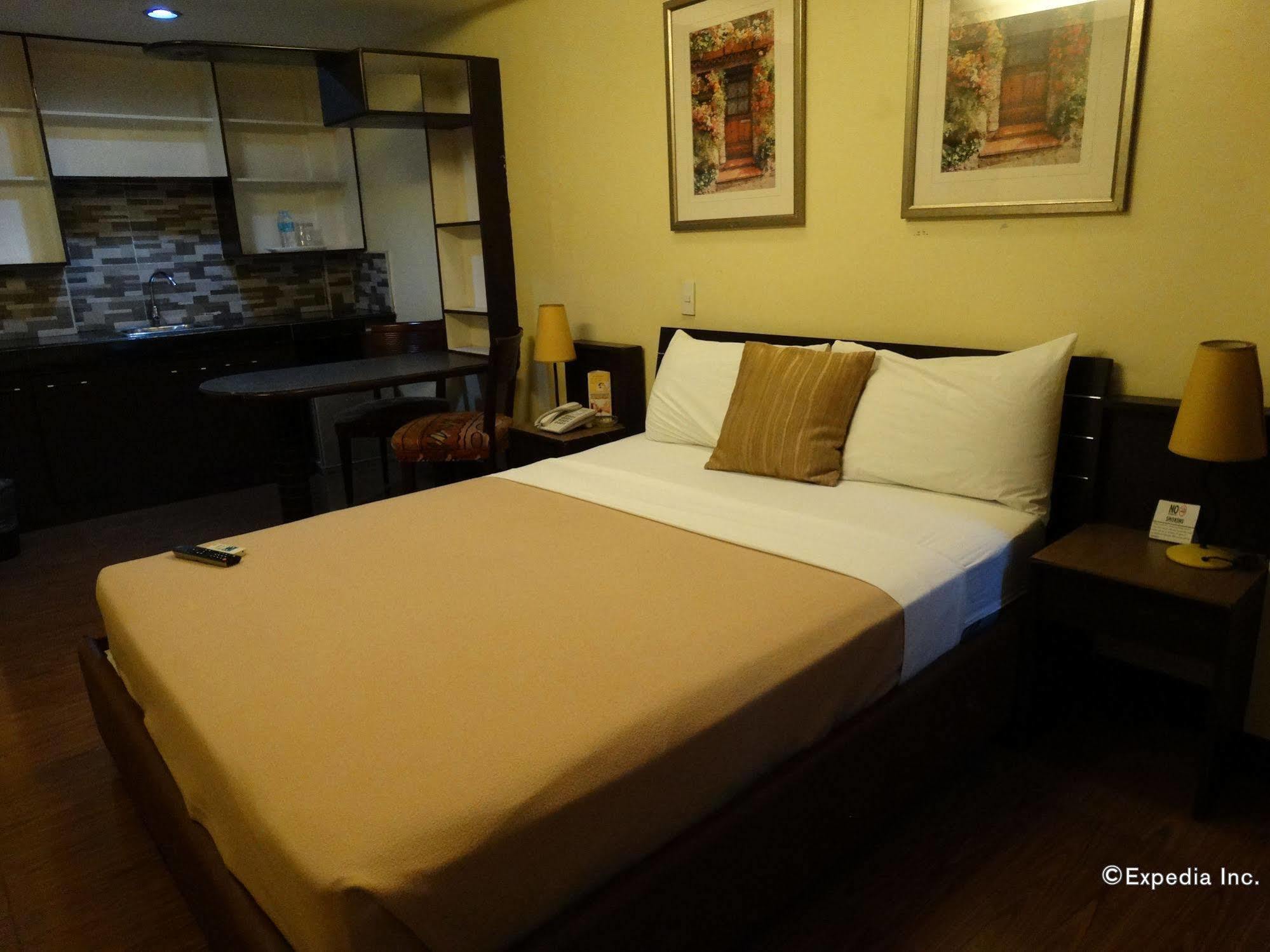 Silver Oaks Suites & Hotel Manila Bagian luar foto