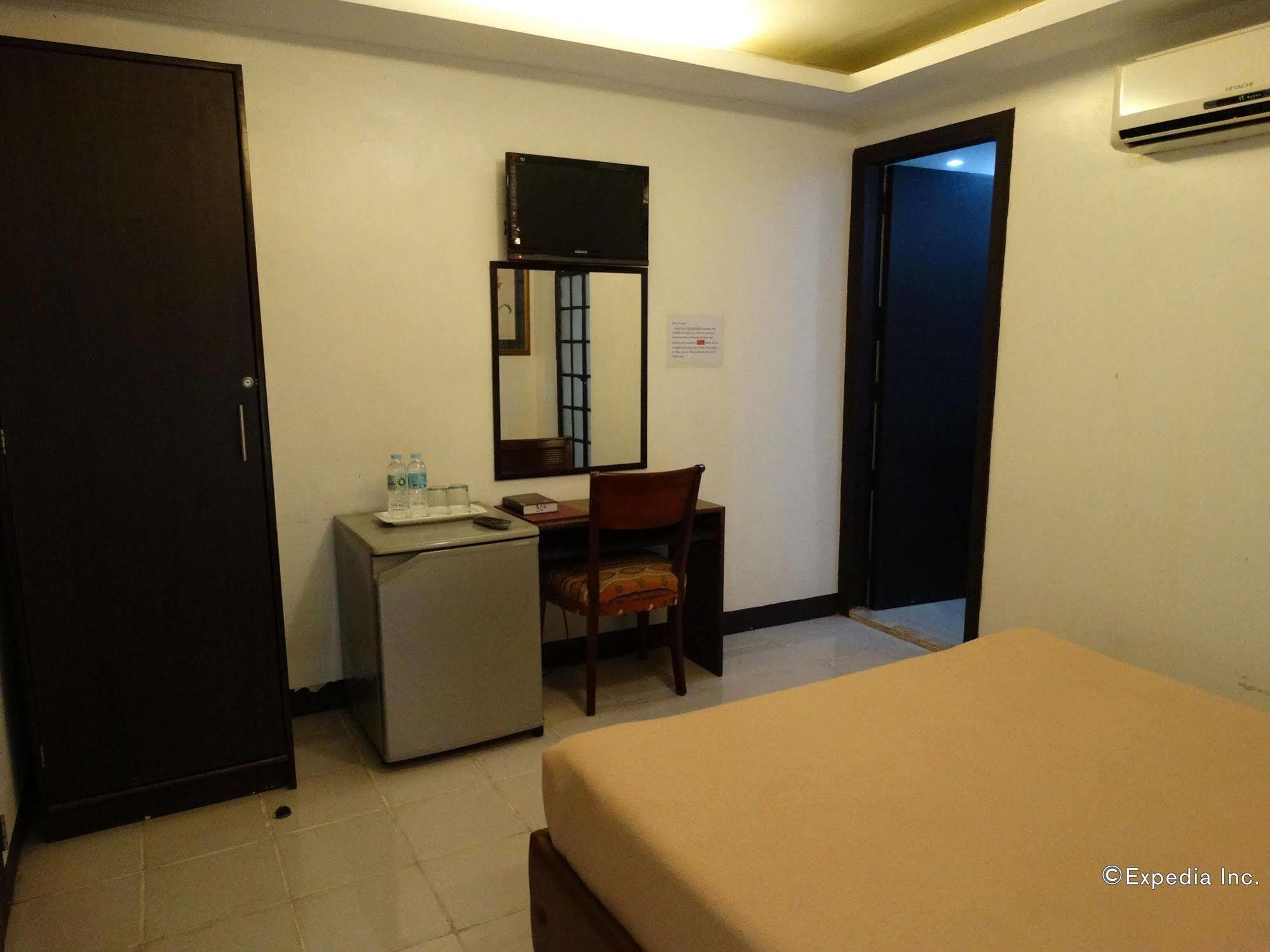 Silver Oaks Suites & Hotel Manila Bagian luar foto