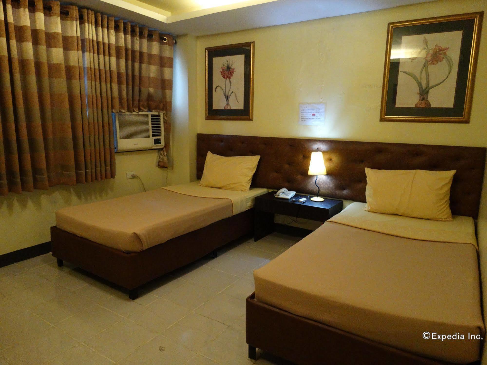 Silver Oaks Suites & Hotel Manila Bagian luar foto