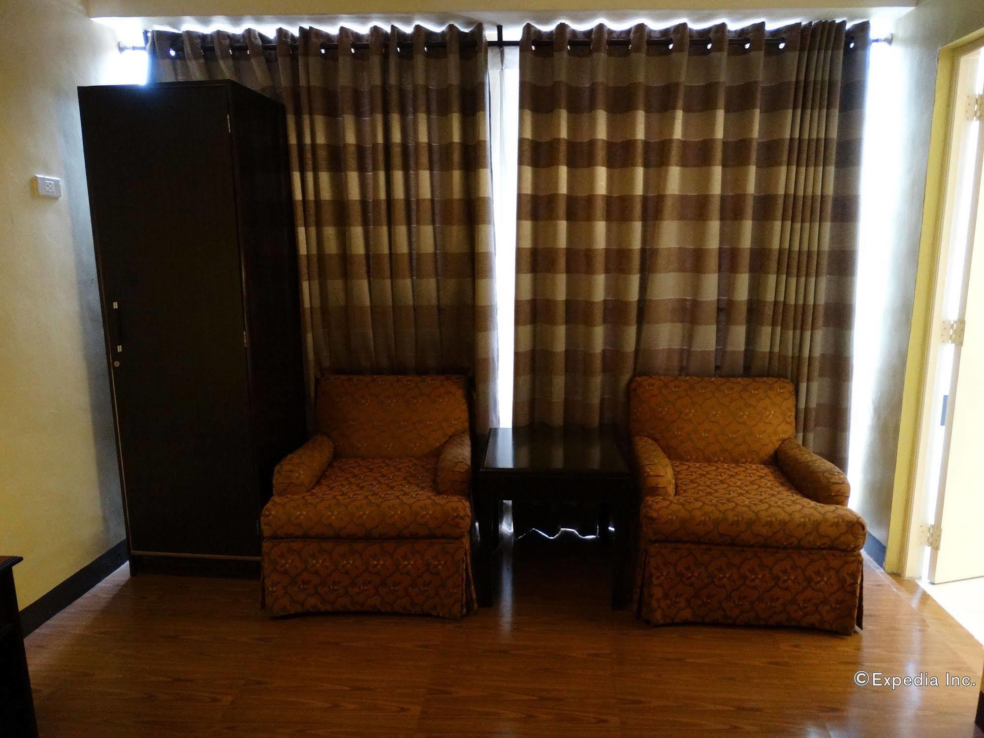 Silver Oaks Suites & Hotel Manila Bagian luar foto